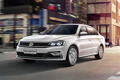 Kínai kompakt szedán VW Lavida benzines autó